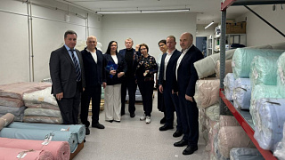 Артём Садула посетил производство детской одежды в Ивантеевке