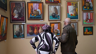 Картины мастера и учеников. В Пушкинском доме художника открылась самая масштабная выставка