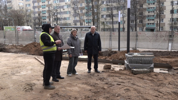 Скоро будут фонтаны. Депутаты посмотрели, как идёт благоустройство бульвара в Дзержинце