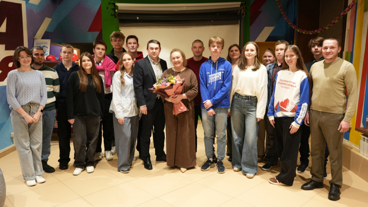 Диалог на равных. Пушкинский молодёжный актив встретился с директором Образовательного комплекса №8 Ириной Богачёвой