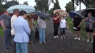 Качество воды и ремонт дорог: в деревне Нагорное прошла встреча с жителями