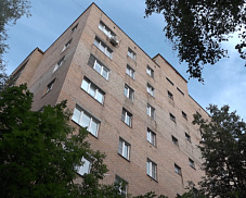 Обследовали Дзержинец, 13.  Депутат и уполномоченный главы отреагировали на жалобу жителей
