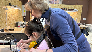 Семейный мастер-класс по столярному делу объединил поколения в Пушкино