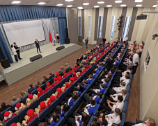 Глава округа Максим Красноцветов вместе с заместителями посетил молодёжный патриотический форум «Я-патриот»