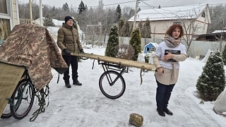 Довезти до госпиталя. Группа волонтёров из Ашукино делает эвакуационные тележки для фронта