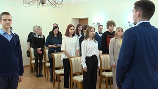 Двенадцать школьников из Ивантеевки получили первые в их жизни паспорта