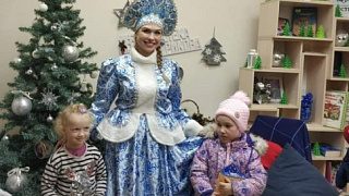 В январские праздники Пушкинский музыкальный театр показал мюзикл «Две Бабы-Яги» в Центральной детской библиотеке имени И. З. Сурикова в Северном округе г. Москвы.