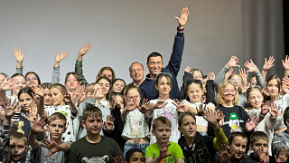 Александр Легков встретился с детьми из Белгорода