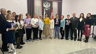 Первый и главный. 10 пушкинских школьников получили в ЗАГСе паспорта