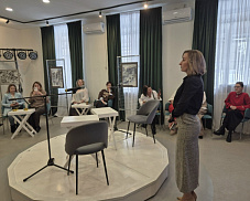 Пора расцветать! В ДК «Импульс» состоялся деловой завтрак и открылась выставка картин