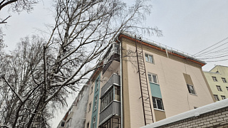 МБУ «ЖЭУ Пушкино» оперативно убирает сосульки и наледь с крыш