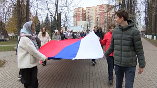 Символ величия и единства. Школьники Ивантеевки пронесли флаг в честь Дня народного единства