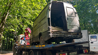Освободили место. В микрорайоне Мамонтовка эвакуировали брошенный автомобиль
