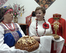 С хлебом и солью. Областной Совет ветеранов приехал в наш округ