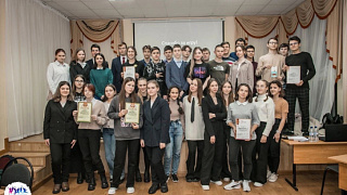 Подмосковные молодогвардейцы распространяют по школам, музеям и библиотекам книгу «Незримый фронт. Битва за Москву»