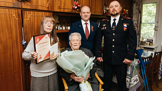 Участника Великой Отечественной войны Б.А. Карпича поздравили с приближающимся Днём Победы
