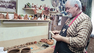 Гончар Игорь Малашенков показал, как работать с глиной