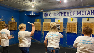 Участники клуба «Активное долголетие» из Пушкино приняли участие в мастер-классе по спортивному метанию ножа