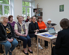 Активные долголеты голосуют. Им рассказали о предварительном голосовании партии «Единая Россия» 