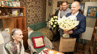 Глава округа поздравил со столетием жительницу Пушкино