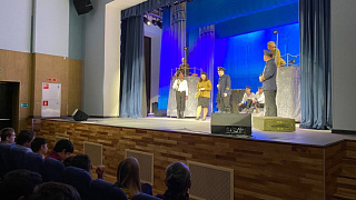 В Правдинском прошёл специальный показ спектакля «Севастопольский вальс» Пушкинского музыкального театра