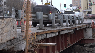 Депутаты проверили, как идёт капитальный ремонт моста на Пушкинском шоссе 