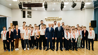Максим Красноцветов поздравил призёров первенства Московской области по хоккею