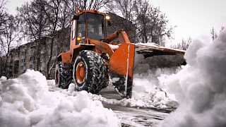 Как в округе Пушкинский борются с полуметровыми сугробами